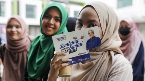 EPA Supporters of National Front Coalition (Barisan Nasional) candidate Ismail Sabri wait for his arrival at a campaign on the eve of 15th general election in Bera, Malaysia, 18 November 2022