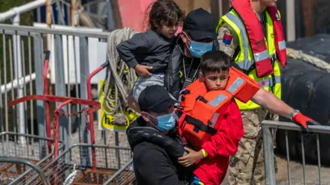 Anadolu Two asylum children are held by border officials in Dover following a Channel crossing 