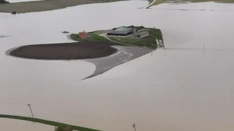  thedroneman.net A farm is left marooned in Short Ferry near Stainfield