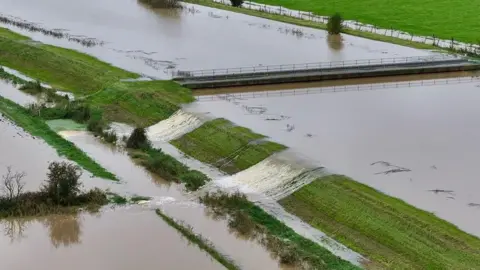  thedroneman.net Overtopping at Wainfleet