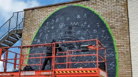 Arches Local  Creation of Asquith Xavier mural by artist Voyder