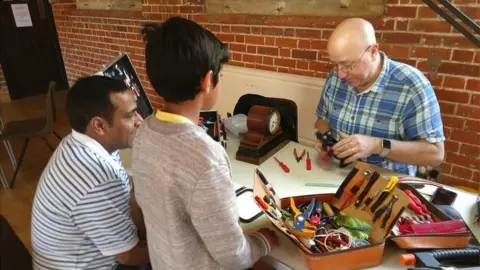 Marlow Repair Café The Marlow Repair Café in action