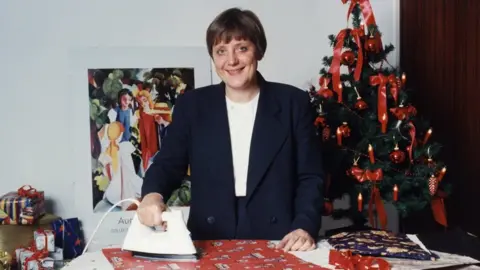 Getty Images Merkel, Angela - Politician, CDU, Germany, Federal Minister for the Environment, Germany - ironing wrapping paper - 1994