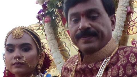 India Couple Bullied For Intimate Wedding Photoshoot Bbc News