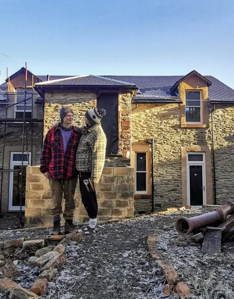 @whathavewedunoon Cal and Claire