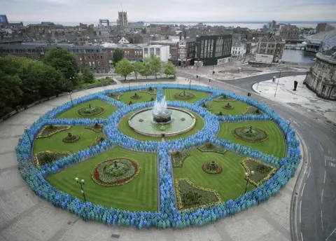 Ferens Art Gallery/Spencer Tunick Sea of Hull