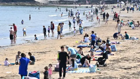 Pacemaker Crowds gather at Helen’s Bay Beach , for the hot weather on the May Bank Holiday Monday