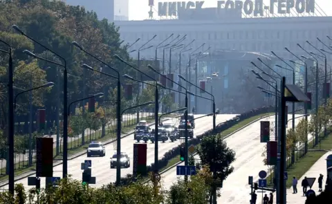 Reuters A motorcade transporting Belarusian President Alexander Lukashenko before his inauguration ceremony, drives along a road in Minsk, September 23, 2020