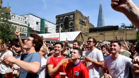 Reuters fans at Flat Iron square