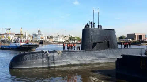 Reuters The Argentine military submarine ARA San Juan and crew are seen leaving the port of Buenos Aires, Argentina June 2, 2014