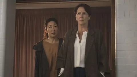 Eve (SANDRA OH), Carolyn Martens (FIONA SHAW)
