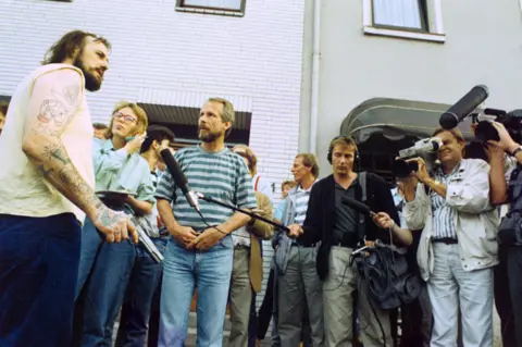 Alamy Hans-Jürgen Rösner talking to the media in Bremen