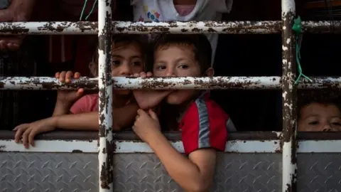Reuters Honduran children from a caravan of Central American migrants in Mexico. Photo: 26 October 2018