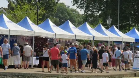 Bedford Bourough Council Crowds of people
