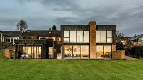 RIBA/Dug Wilders Sort Trae