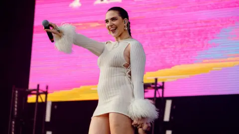 Strong Island / Victorious Festival Mae Mueller on stage