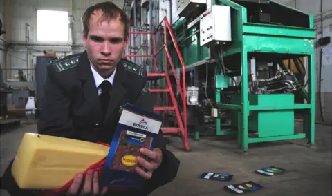 Getty Images St Petersburg food inspector, 6 Aug 15