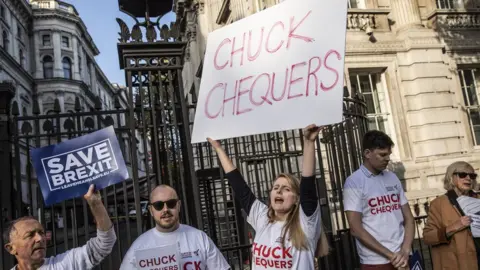 Getty Images Protestors against the Chequers Brexit deal outside the cabinet meeting