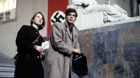 kpa/ United Archives Sophie und Hans Scholl in the 1982 film The White Rose