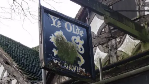 Elliott Brown The Golden Lion Inn