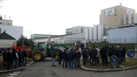 Reuters French dairy farmers from the FNSEA union demonstrate in Craon - 19 January 2018