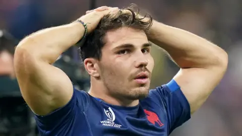 Antoine Dupont with hands on head