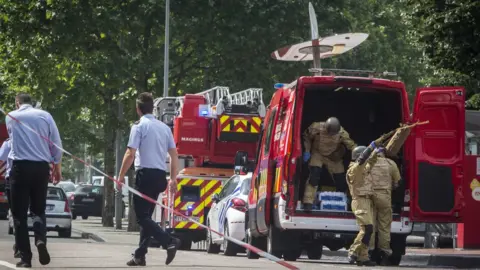 EPA-bomteam arriveert ter plaatse na een schietpartij in Luik, België, 29 mei 2018