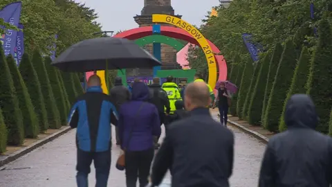 Spectators on Glasgow Green
