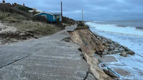 Hemsby: Petition For Coastal Defences For Town Given To No 10