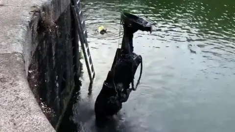 Statue being thrown into dock