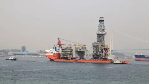 BP Modules for Clair Ridge platforms leaving South Korea