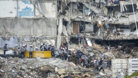 How long can survivors last under rubble? - BBC News