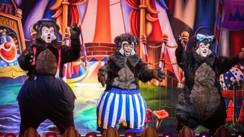 Grand Opera House Goldilocks and the Three Bears