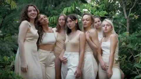 @Tysya A group of women feature in a body positive campaign on Russian social media