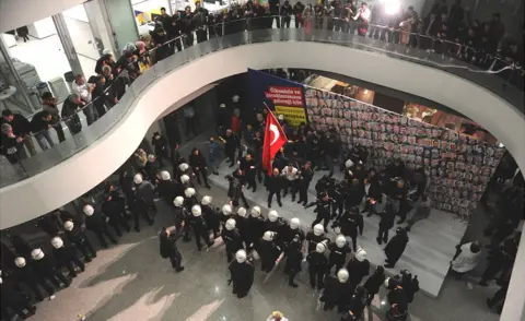 AFP Police inside Zaman HQ in Istanbul, 5 Mar 16