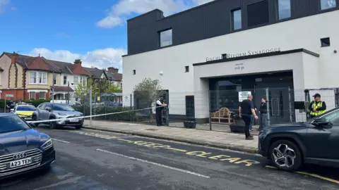 Cordon outside the building 