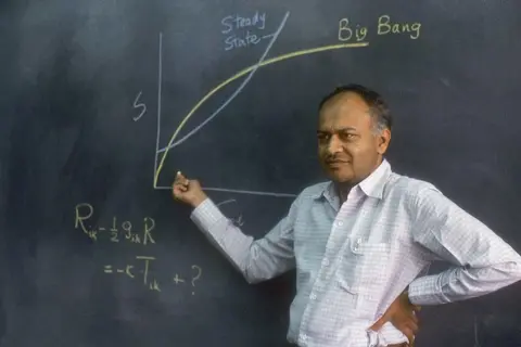 Getty Images Jayant V Narlikar, Astrophysicist explaining through Mathematical equations Big Bang Theory ( Science, Portrait ) (Photo by Namas Bhojani/The The India Today Group via Getty Images)