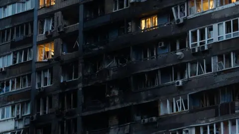 Power Outages Spread in Kyiv as Russian Strikes Intensify