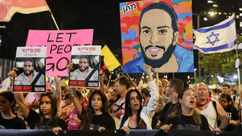 Israeli hostages' families and their supporters take part in a rally to demand a deal securing their release from captivity in Gaza, in Tel Aviv, Israel (5 July 2025)