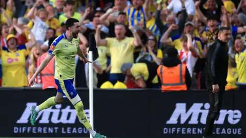 Reuters/Paul Childs Southampton's Finn Azaz celebrates scoring their goal at Wembley against Manchester City. The fans are cheering him on.