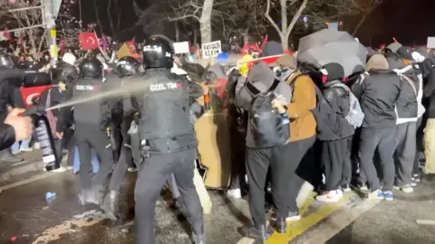 police officer gathered spray protesters with pepper spray 