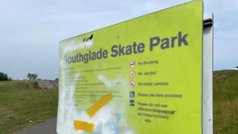 Sign which reads Southglade Skate Park