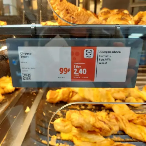 Cheese twists at Lidl with a price tag