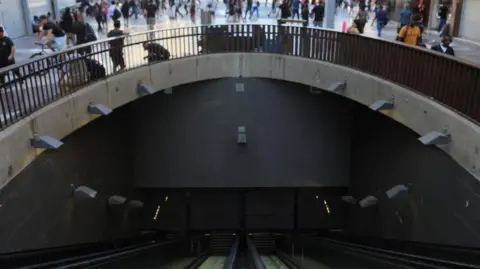 People of Reuters run near the power stairs on February 25, 2025 in Santiago, Chile after the country's huge swatth swath.