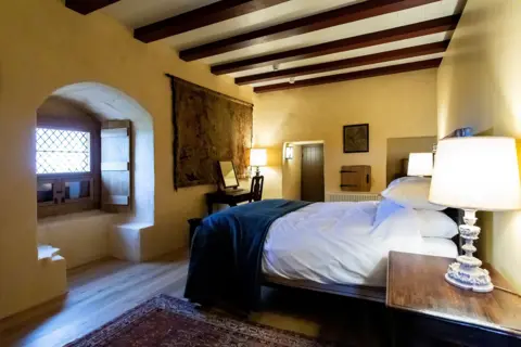 Landmark Fairburn Tower - a bedroom with wooden beams on the ceiling