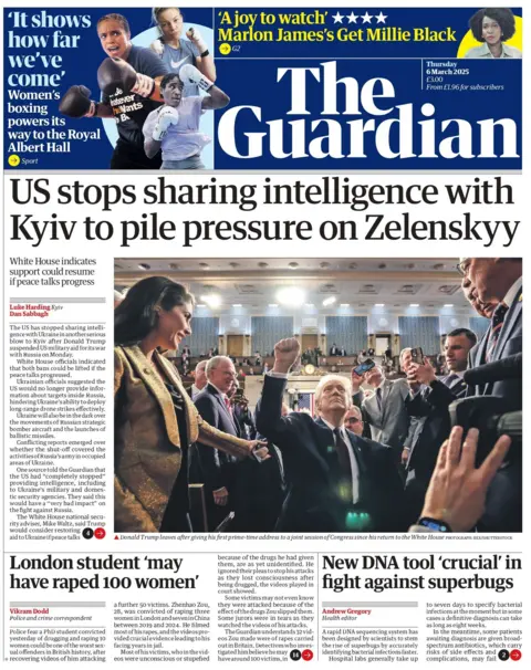 El titular en la página principal de The Guardian dice: "Estados Unidos deja de compartir inteligencia con Kyiv para acumular presión sobre Zelenskyy."