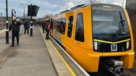 LDRS The Metro at Pelaw station. People are getting on it.