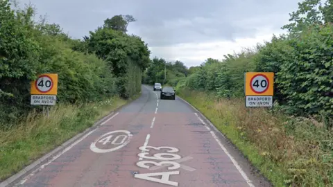 Google Maps An A-road with hedges at the side and signs which say 'bradford on avon' and have a 40mph sign.
