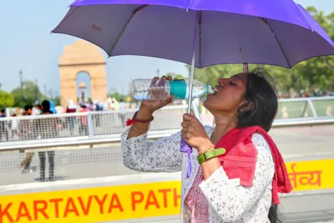 Getty Images Visitors at India Gate during hot weather on May 26, 2024 in New Delhi, India. 