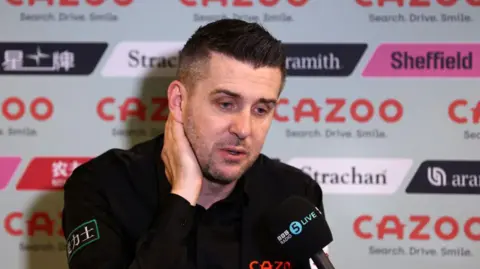 Mark Selby at a media conference